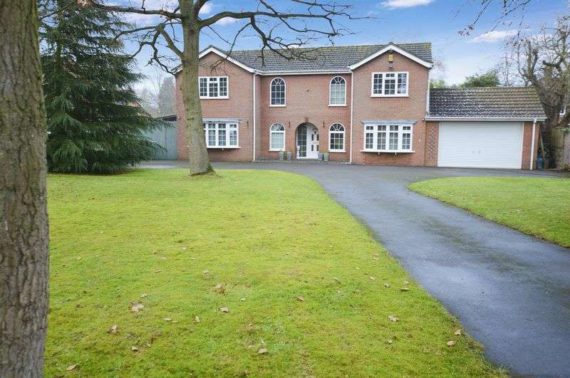 6 bedroom Detached f...